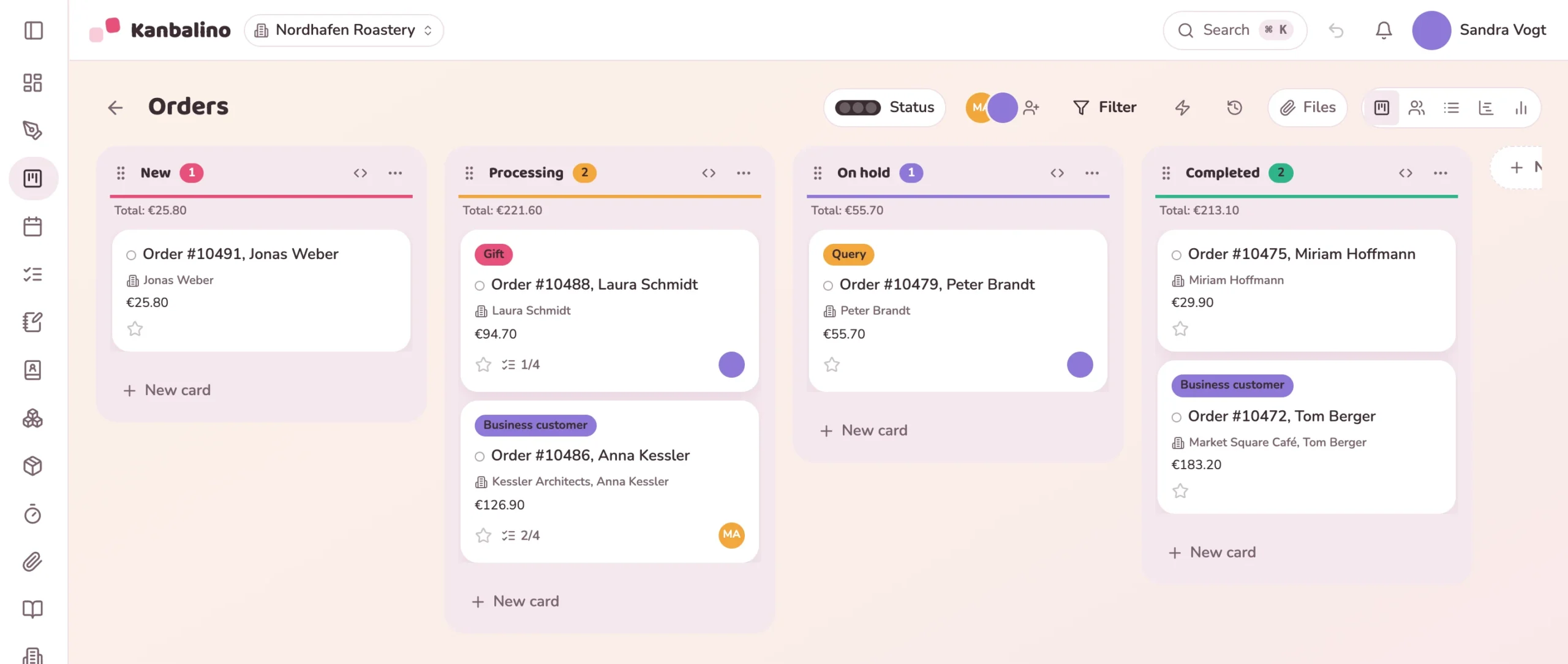 Board with orders from WooCommerce in the columns New, Processing, On hold and Completed