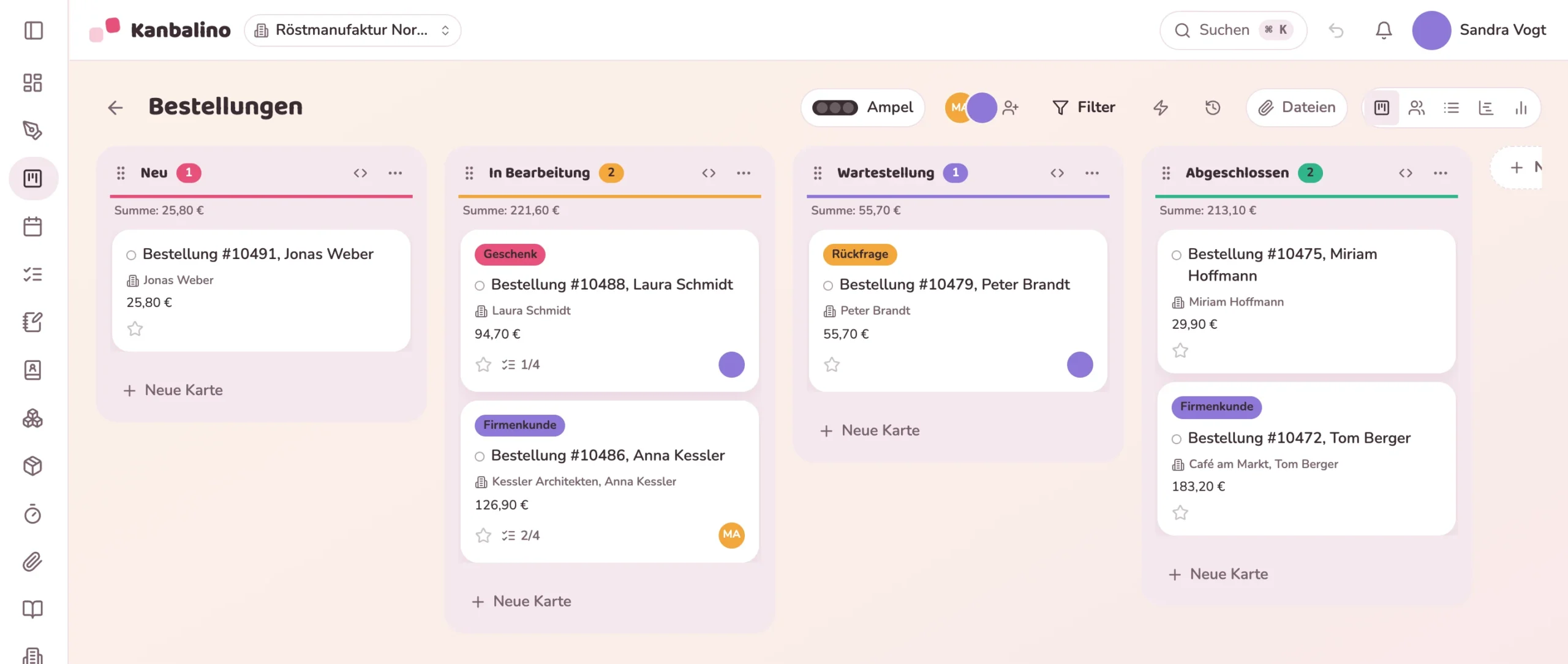 Board mit Bestellungen aus WooCommerce in den Spalten Neu, In Bearbeitung, Wartestellung und Abgeschlossen